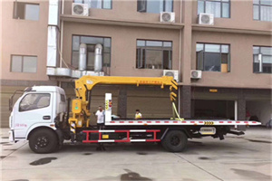 京顺高速路附近汽车轮胎更换